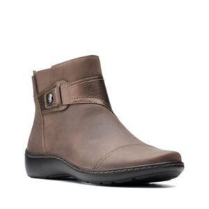 Clarks Women's Brown Cora‎ Ankle Boots Size 5.5 New Comfort Booties Normcore